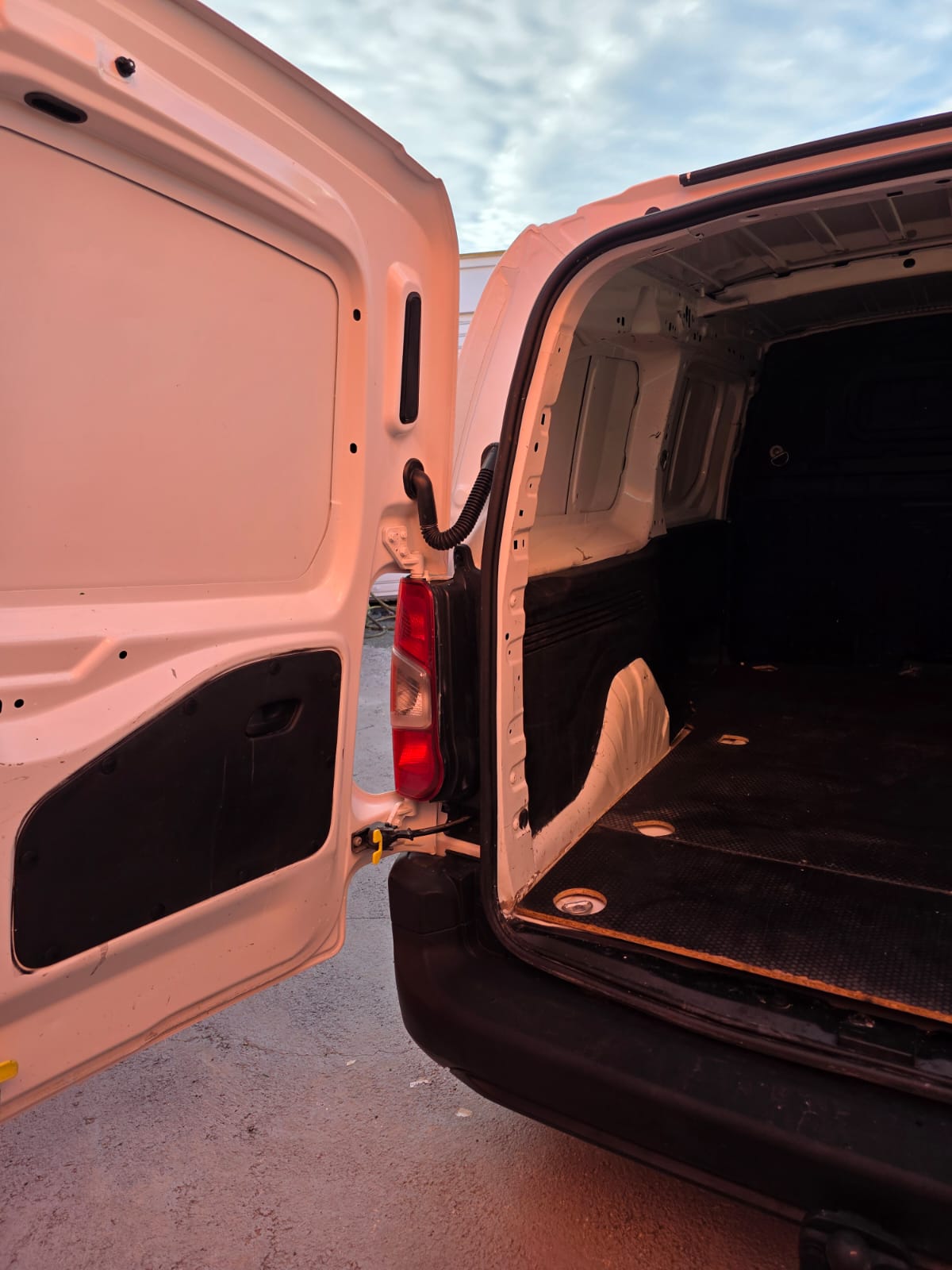 WhatsApp Image 2026-02-12 at 17.42.28